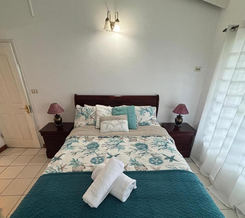 Halcyon Heights Condominium Dickenson Bay Buitenkant foto