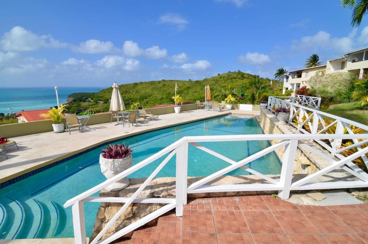 Halcyon Heights Condominium Dickenson Bay Buitenkant foto