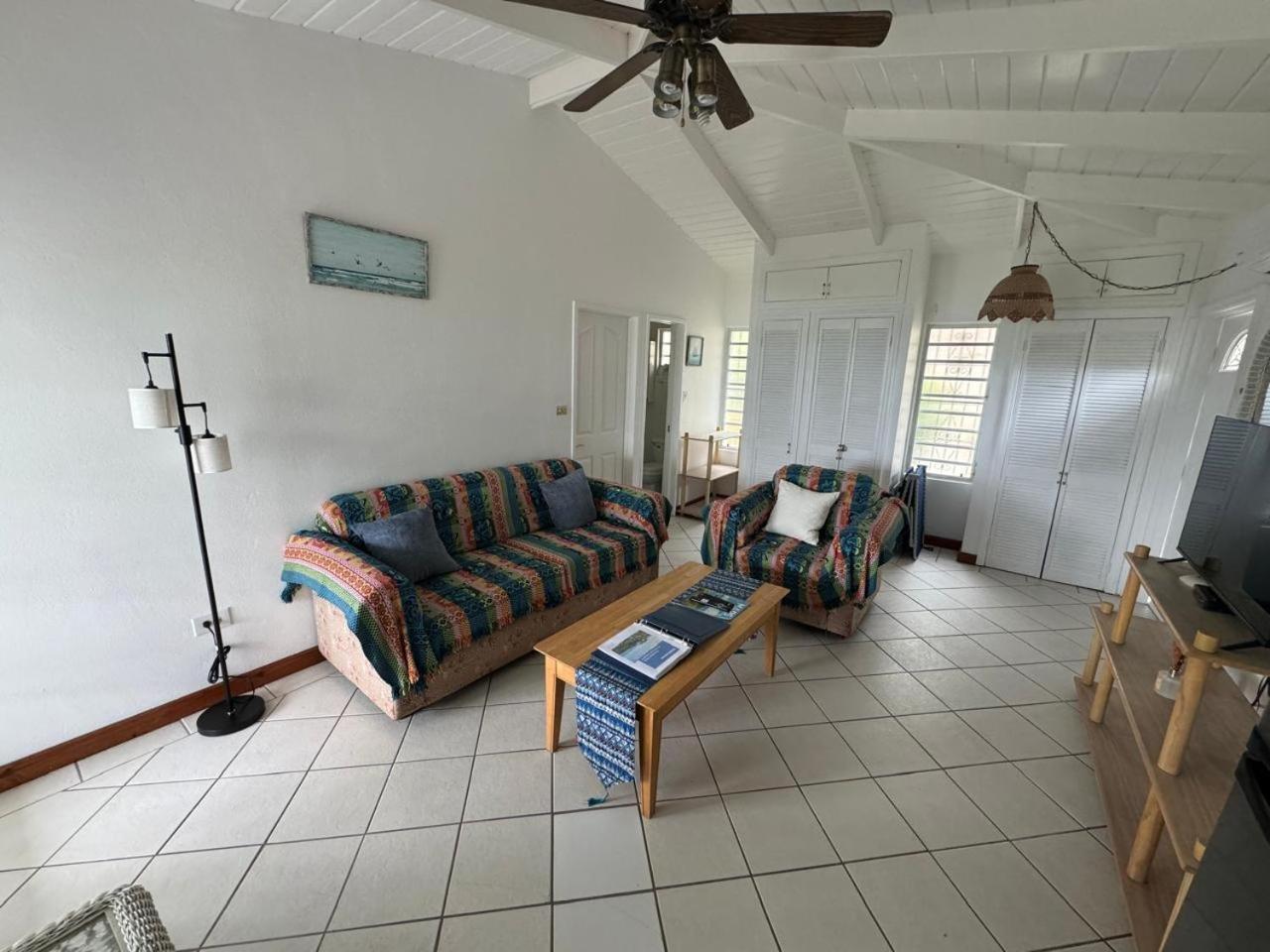Halcyon Heights Condominium Dickenson Bay Buitenkant foto